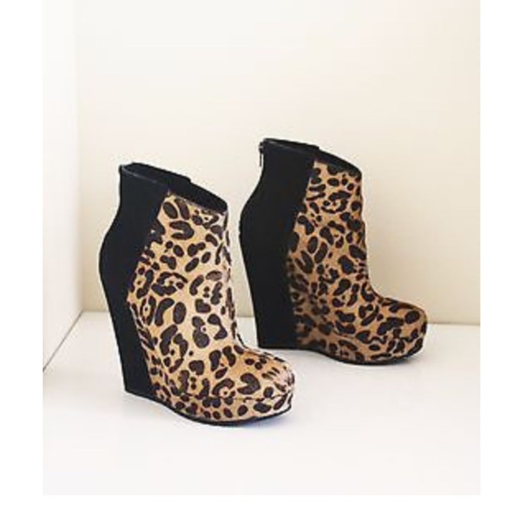 Kelsi Dagger Huette Leopard Wedge - Picture 6 of 8